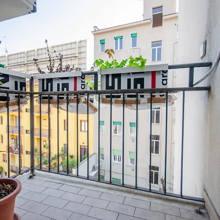 Διαμέρισμα Lugano S&s Home, Moderna E Tranquilla, Vicino Al Centro Di Milano, Con Parcheggio Gratuito Esterno *