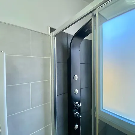 Lugano S&s Home, Moderna E Tranquilla, Vicino Al Centro Di Milano, Con Parcheggio Gratuito Esterno * מילאנו