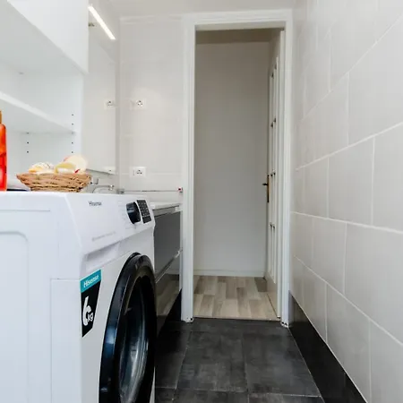 Lugano S&s Home, Moderna E Tranquilla, Vicino Al Centro Di Milano, Con Parcheggio Gratuito Esterno Διαμέρισμα *