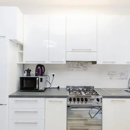 Lugano S&s Home, Moderna E Tranquilla, Vicino Al Centro Di Milano, Con Parcheggio Gratuito Esterno * Milán