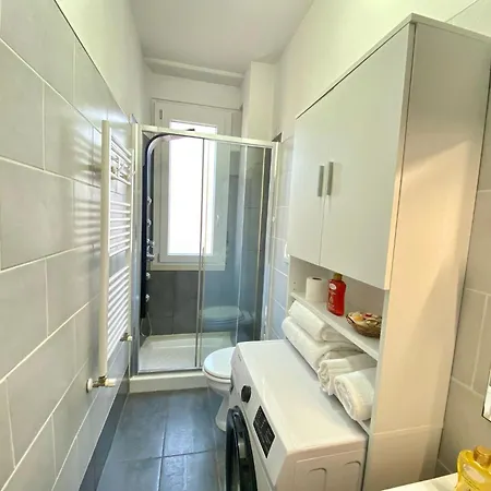 Lugano S&s Home, Moderna E Tranquilla, Vicino Al Centro Di Milano, Con Parcheggio Gratuito Esterno * Milán