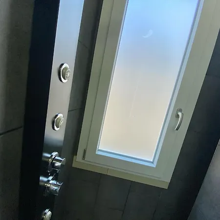 Lugano S&s Home, Moderna E Tranquilla, Vicino Al Centro Di Milano, Con Parcheggio Gratuito Esterno Apartamento *